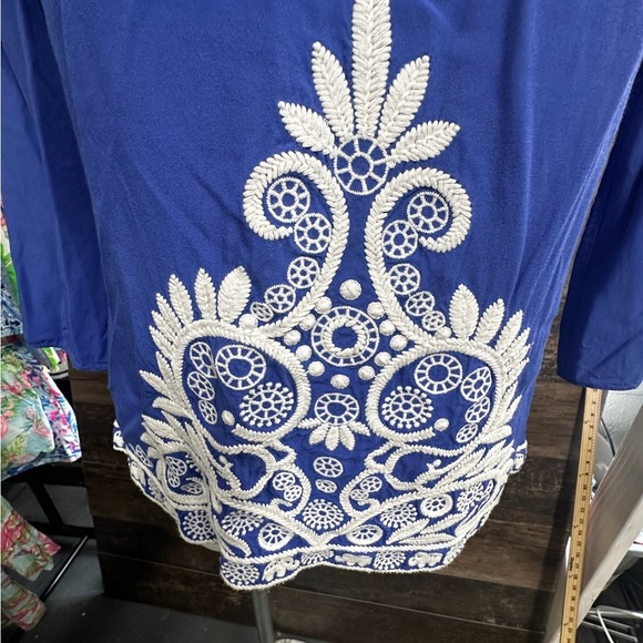 Lilly Pulitzer Blue White Embellished Blouse with 3/4 Sleeves - Picture 5 of 9